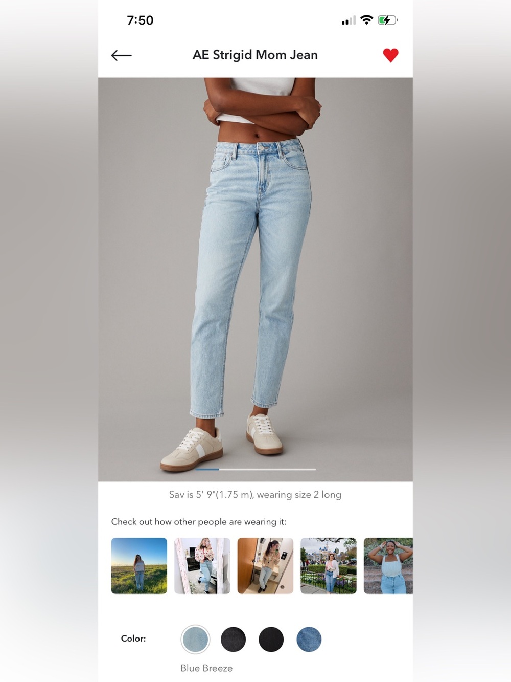 Women’s American Eagle Mom Jeans -size 4